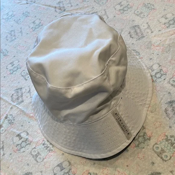Alice Olivia Daisy Bucket Hat Reversible in White - Picture 3 of 5